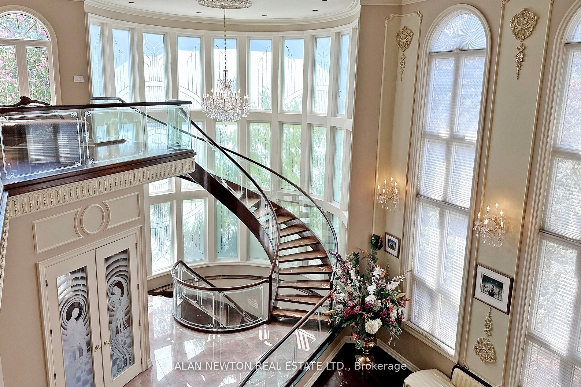 38 Thornridge Dr
