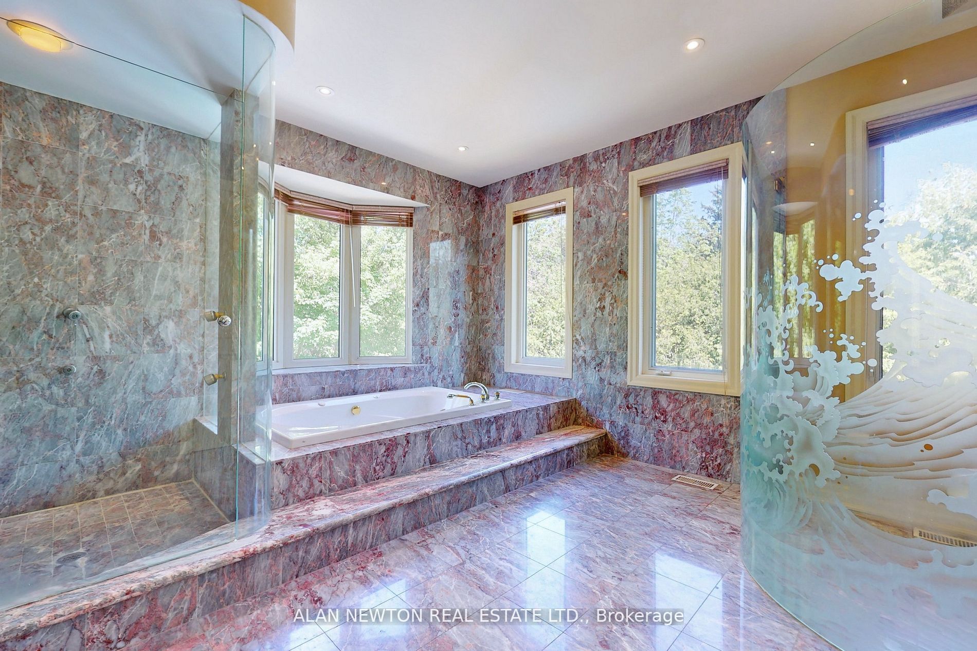 38 Thornridge Dr