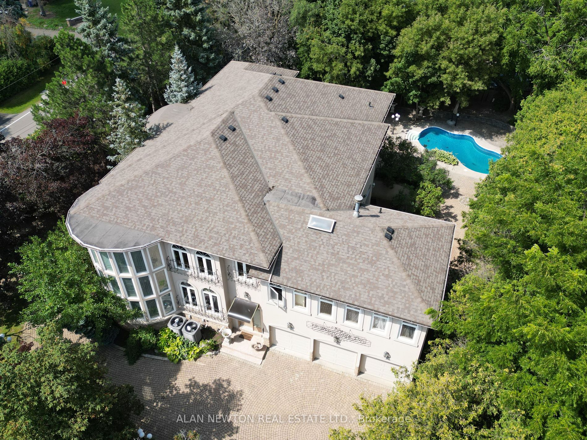38 Thornridge Dr