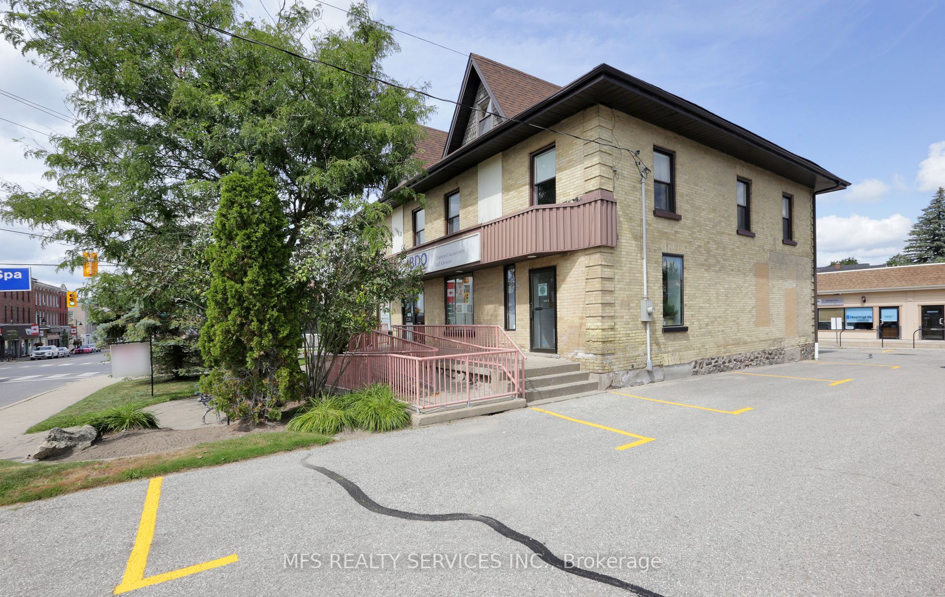 1 Brock St E, #1