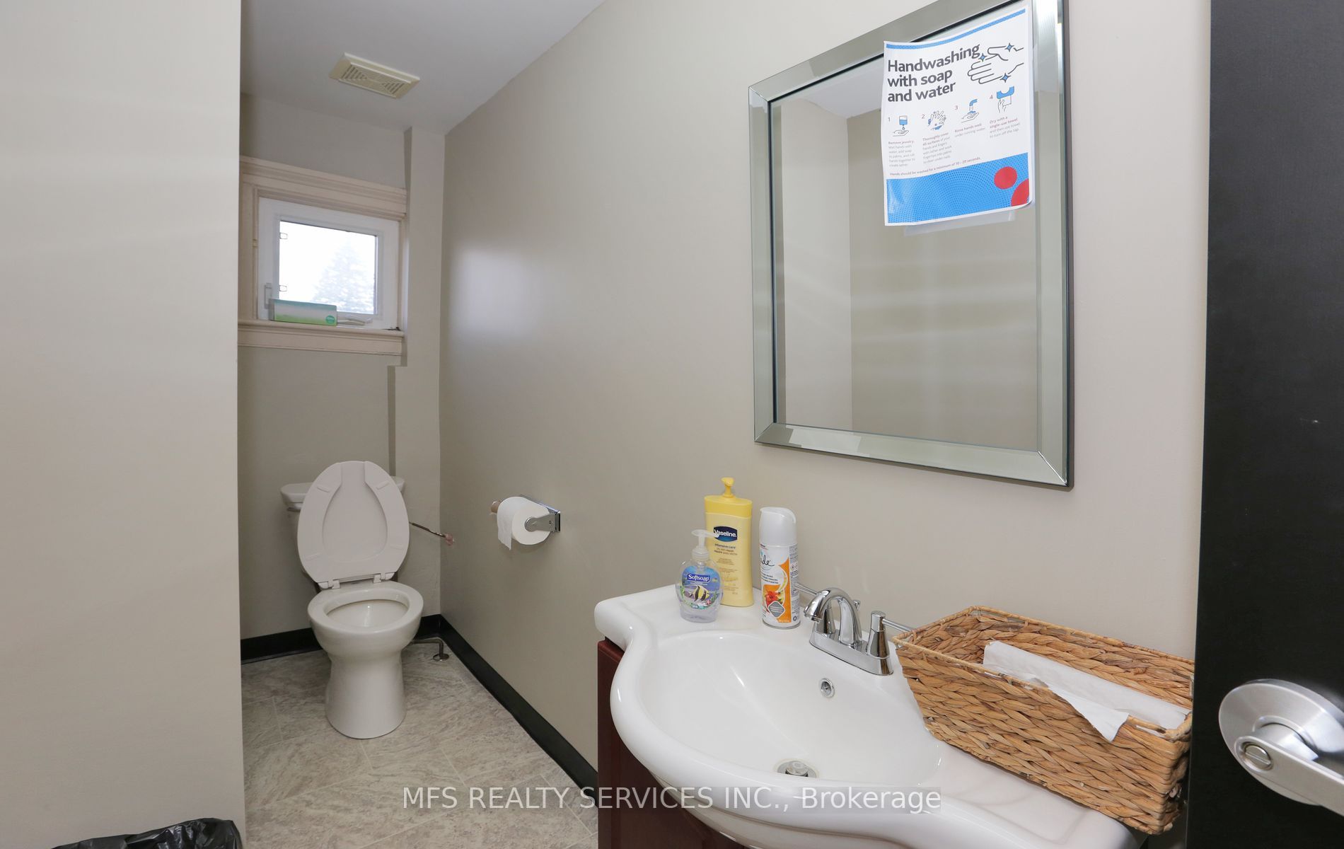 1 Brock St E, #1
