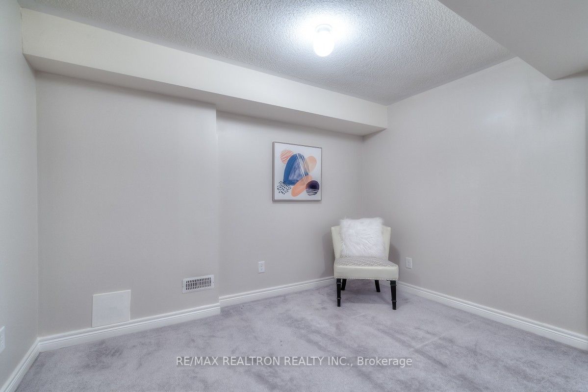 38 Flute St