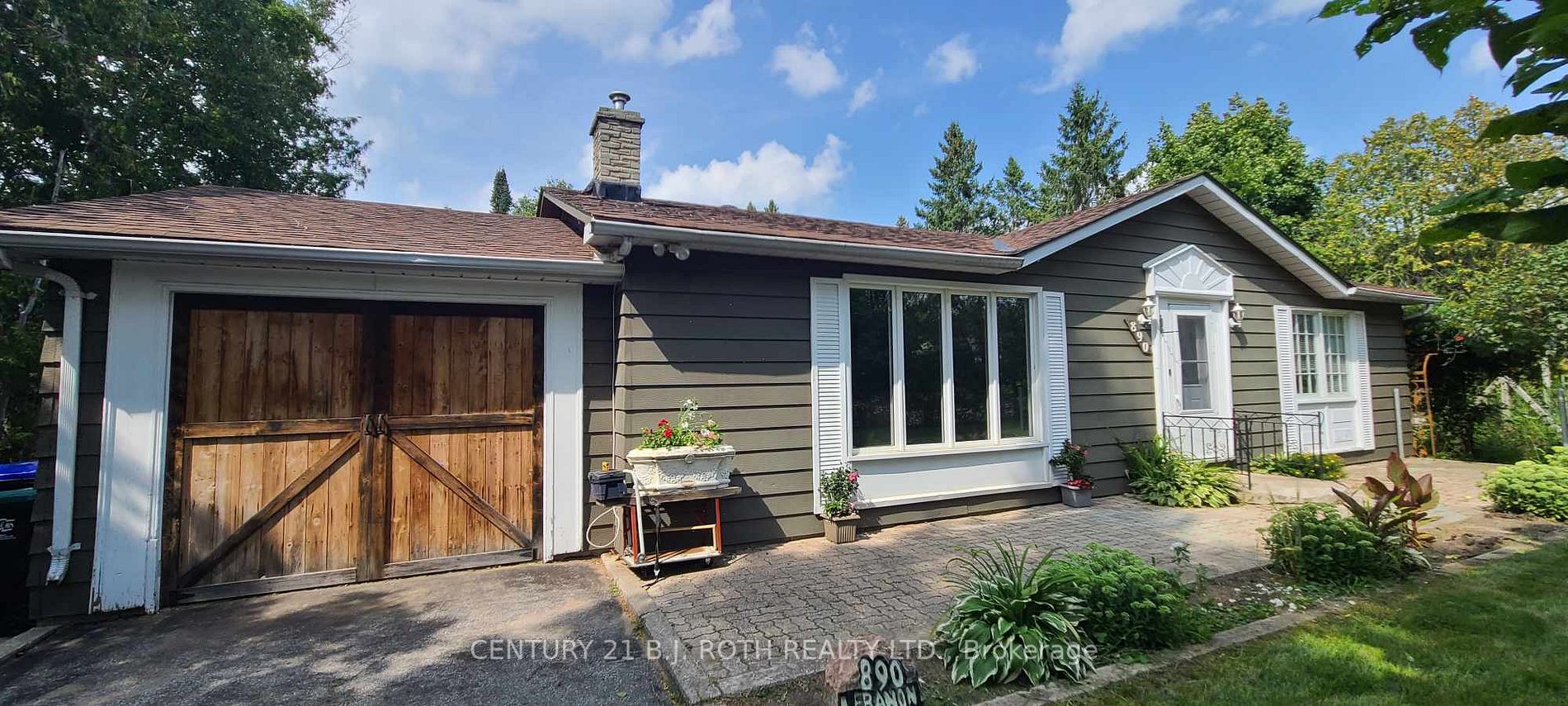 890 Lebanon Dr
