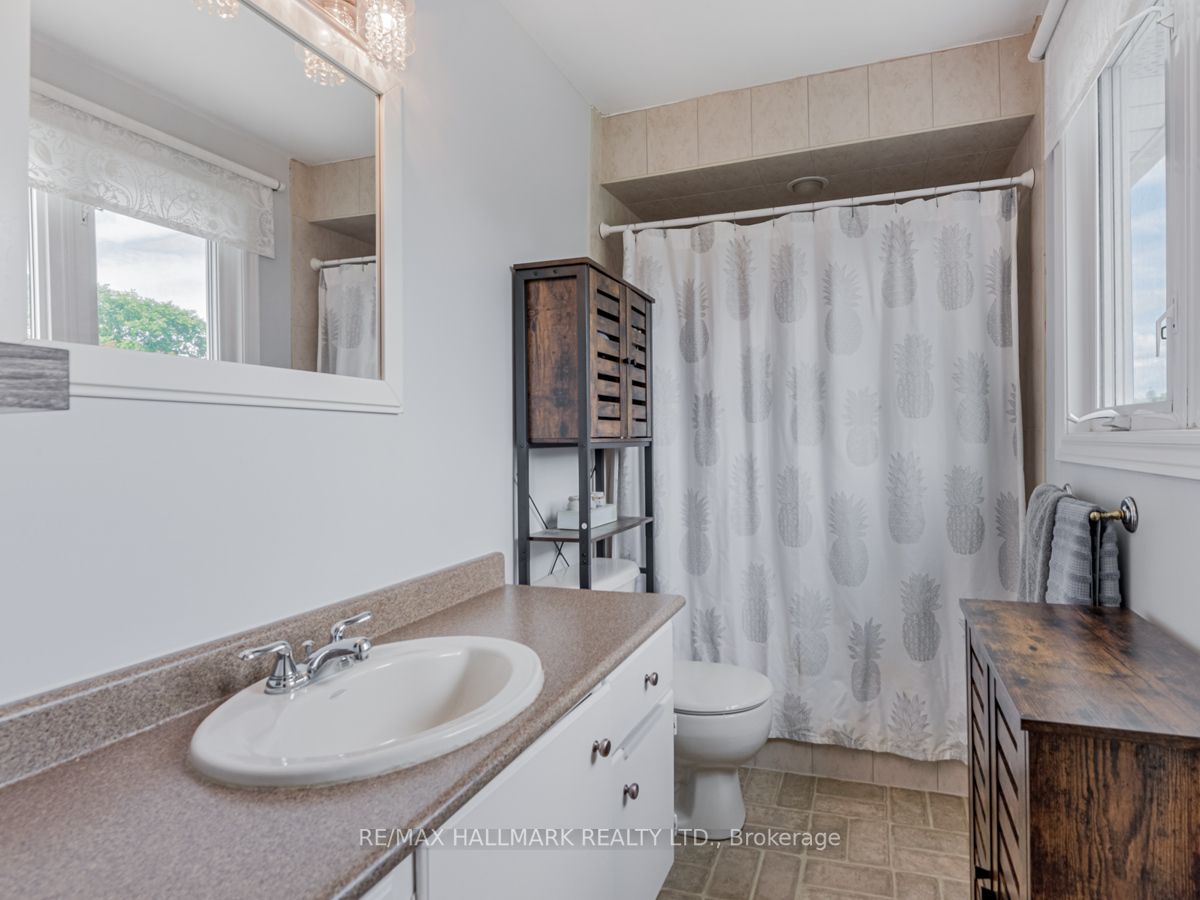 118 Crown Cres