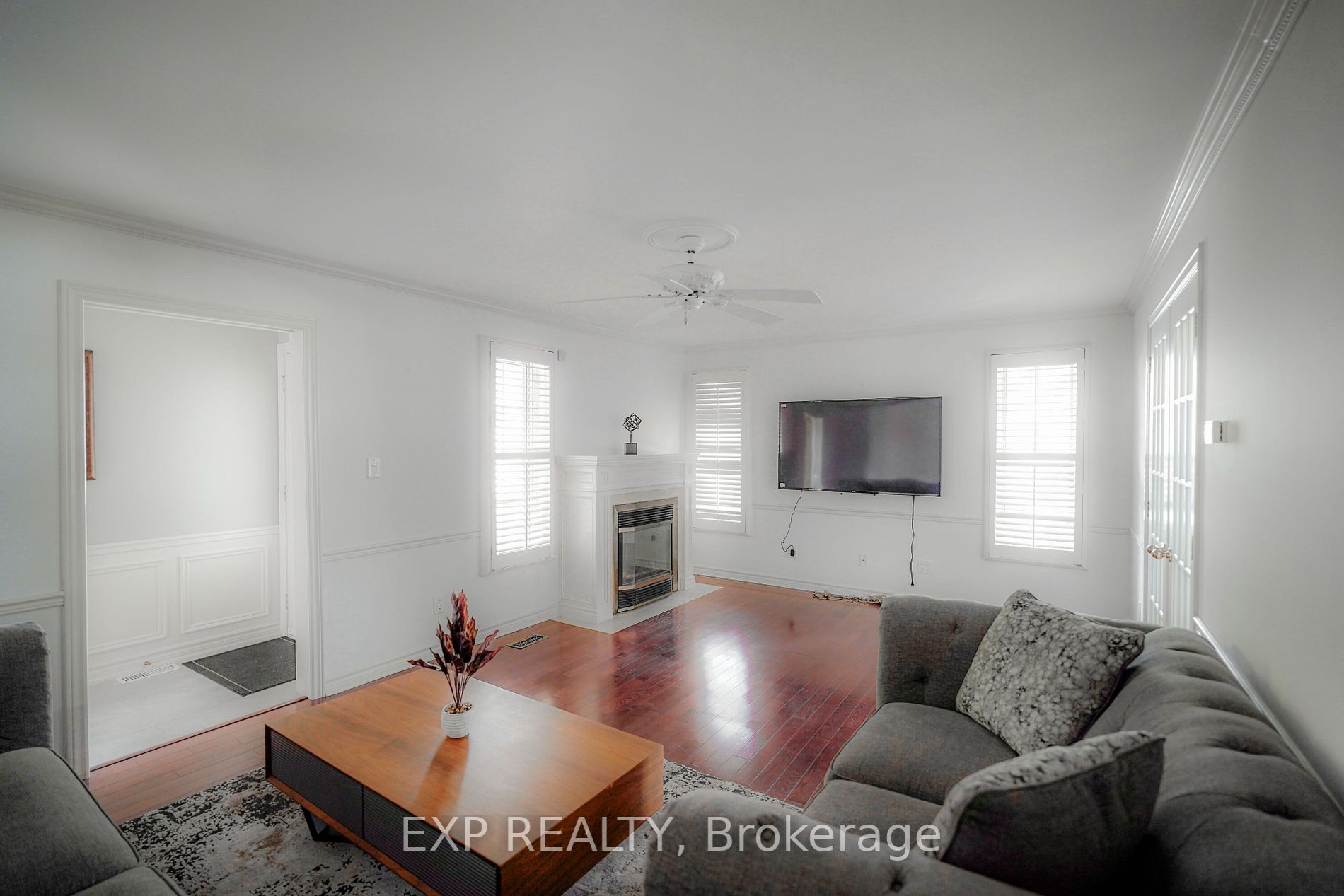 927 Barry Ave