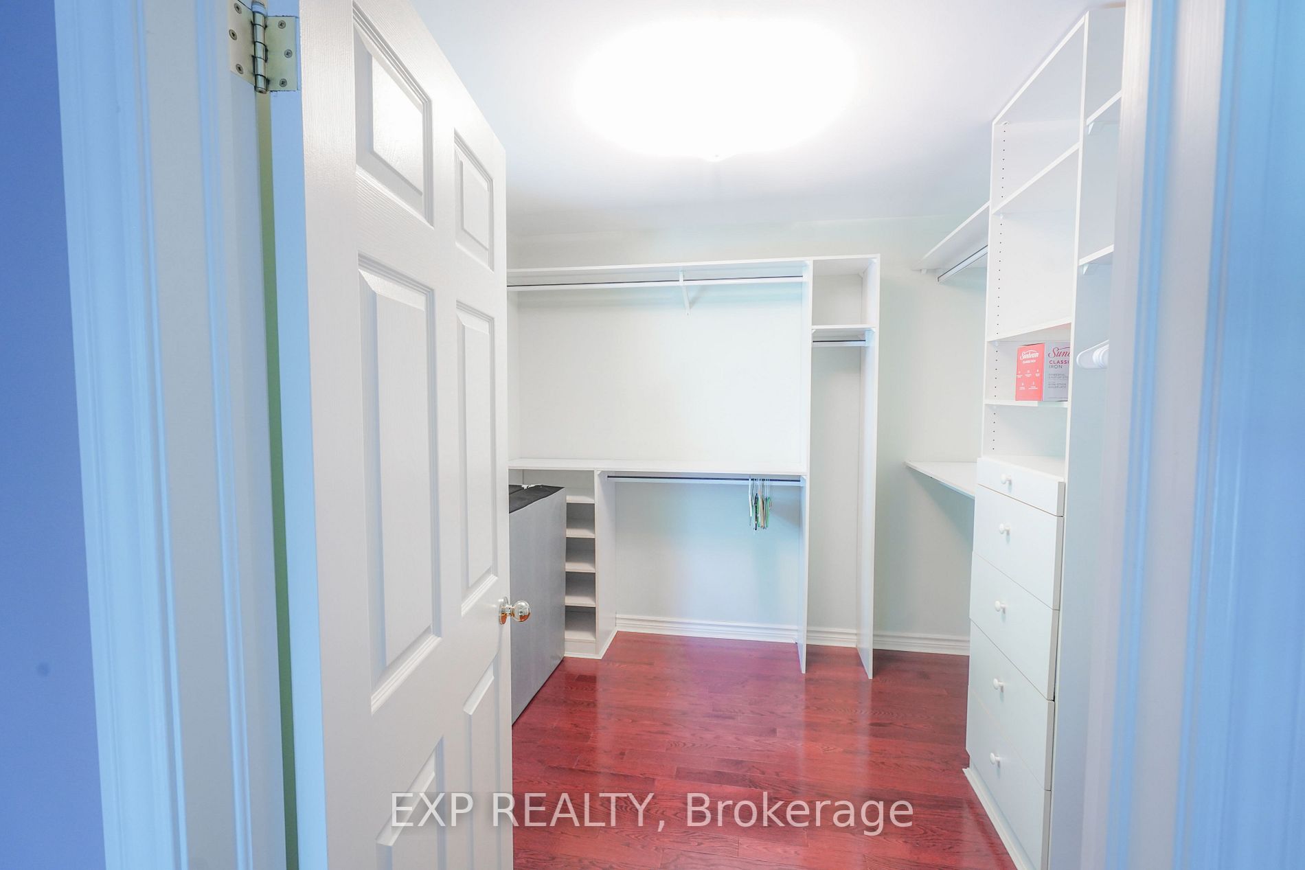 927 Barry Ave