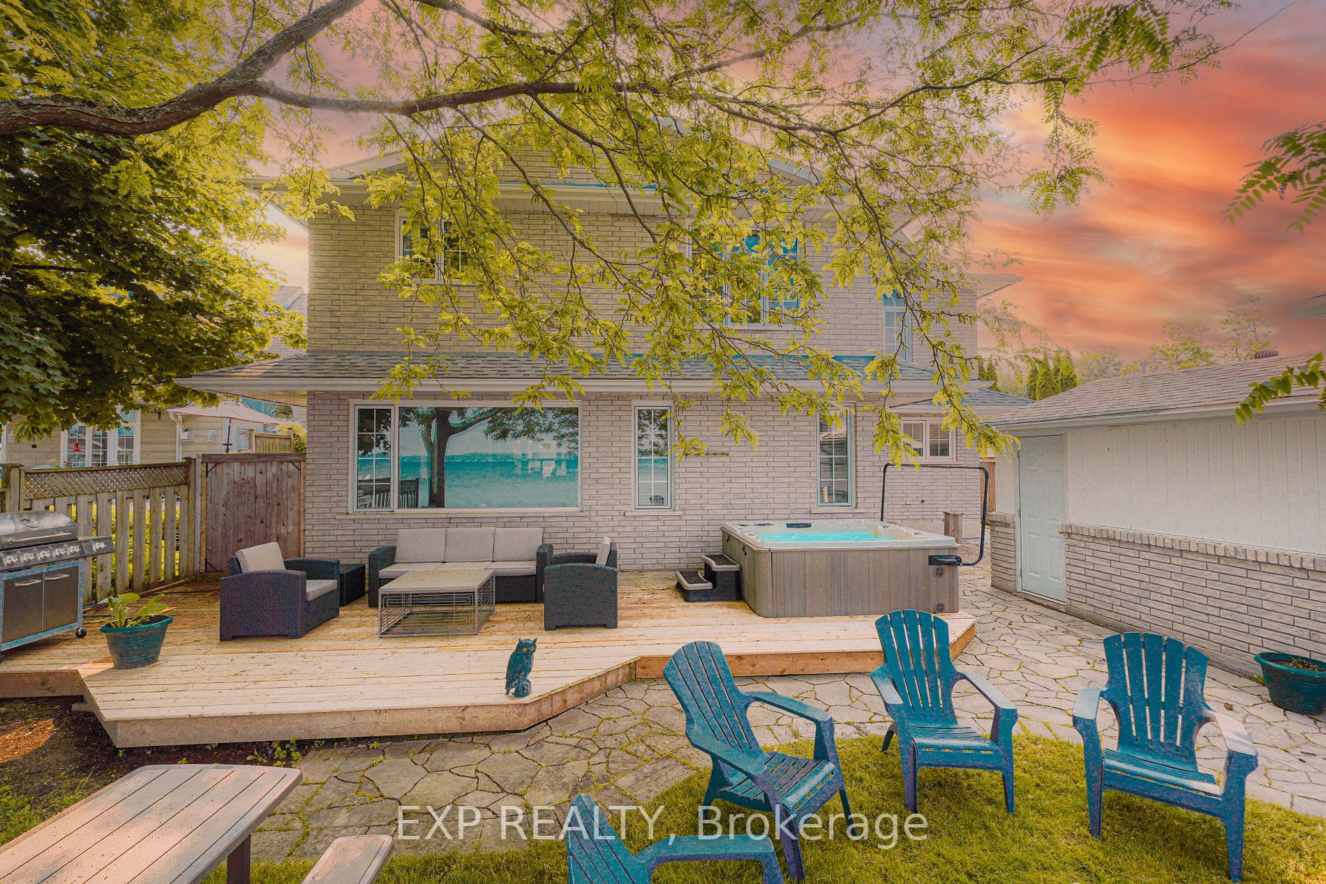 927 Barry Ave