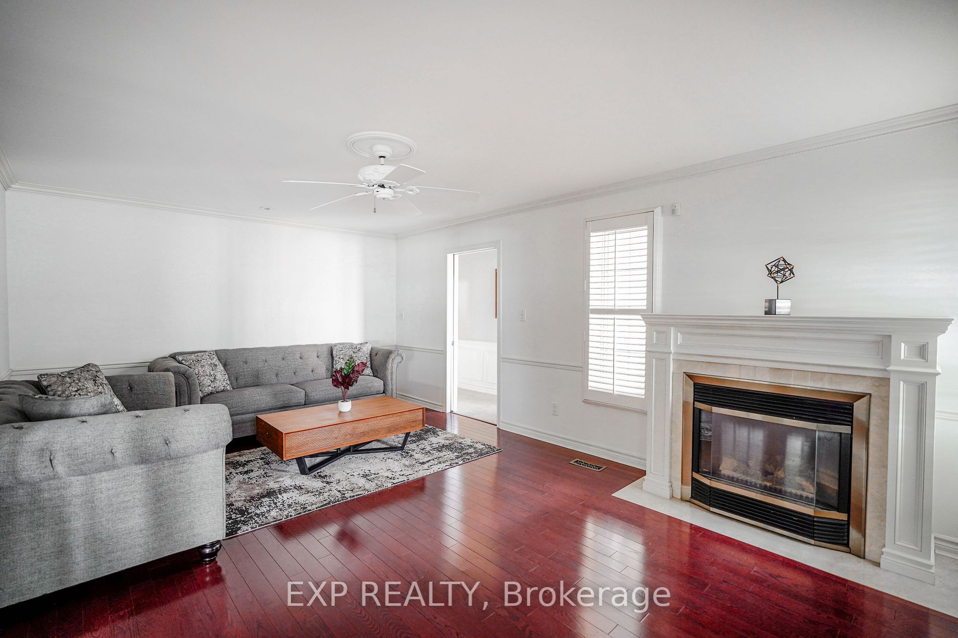 927 Barry Ave