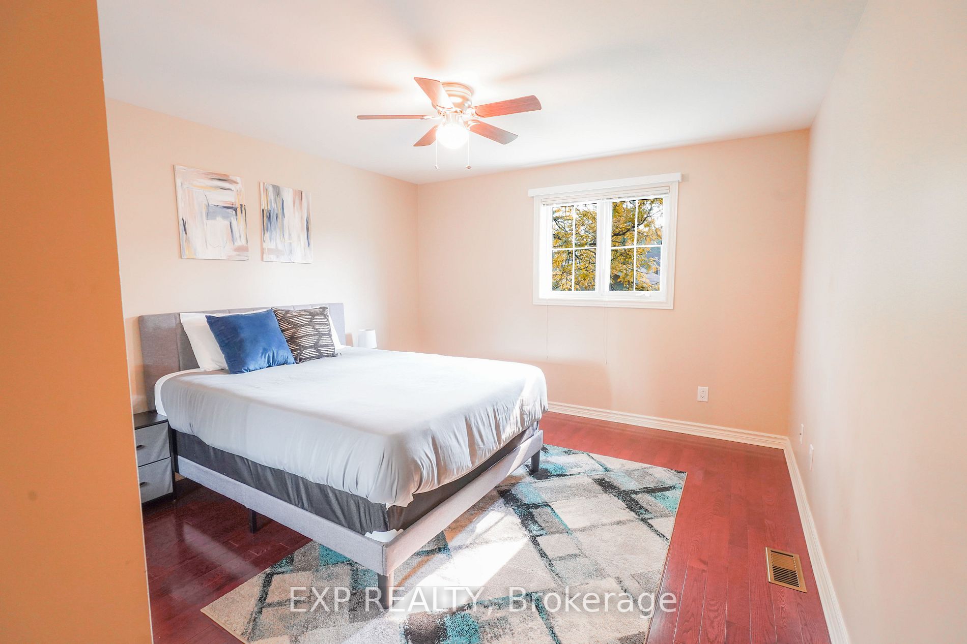 927 Barry Ave