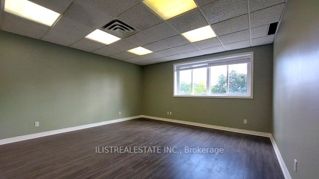 458 Service Rd, #Upper