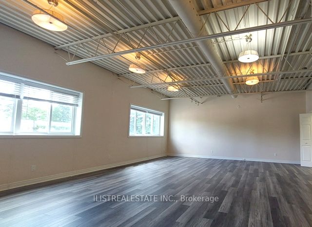 458 Service Rd, #Upper