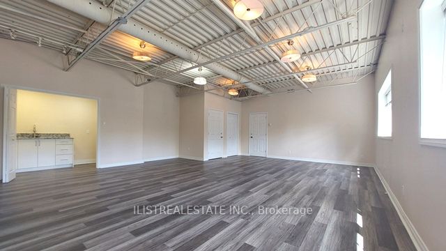 458 Service Rd, #Upper