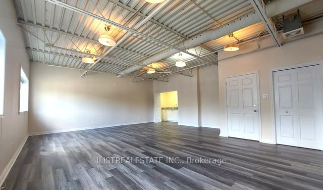 458 Service Rd, #Upper