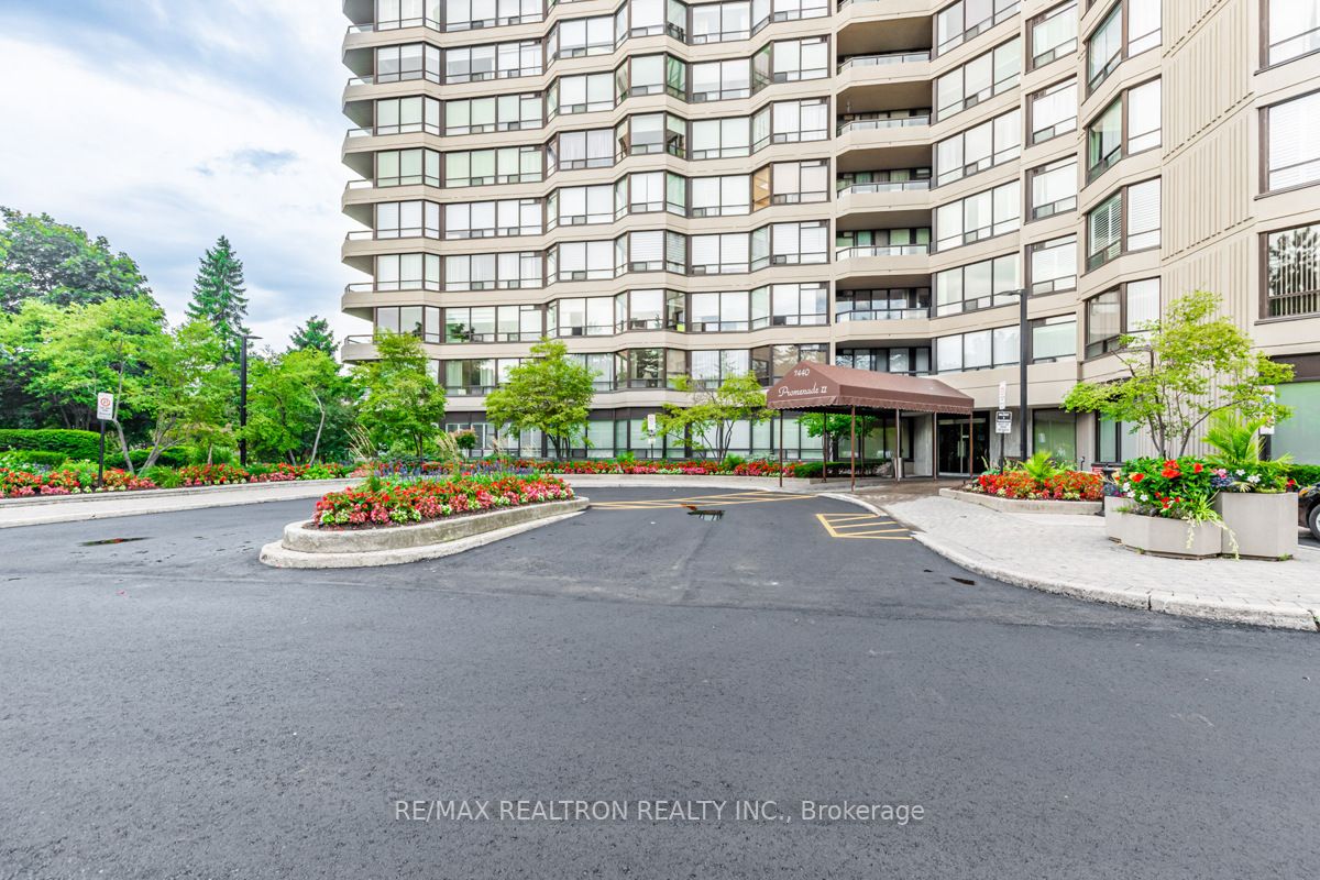 7440 Bathurst St, #805