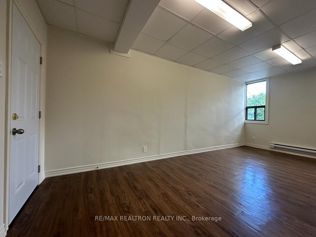 7711 Yonge St, #201B