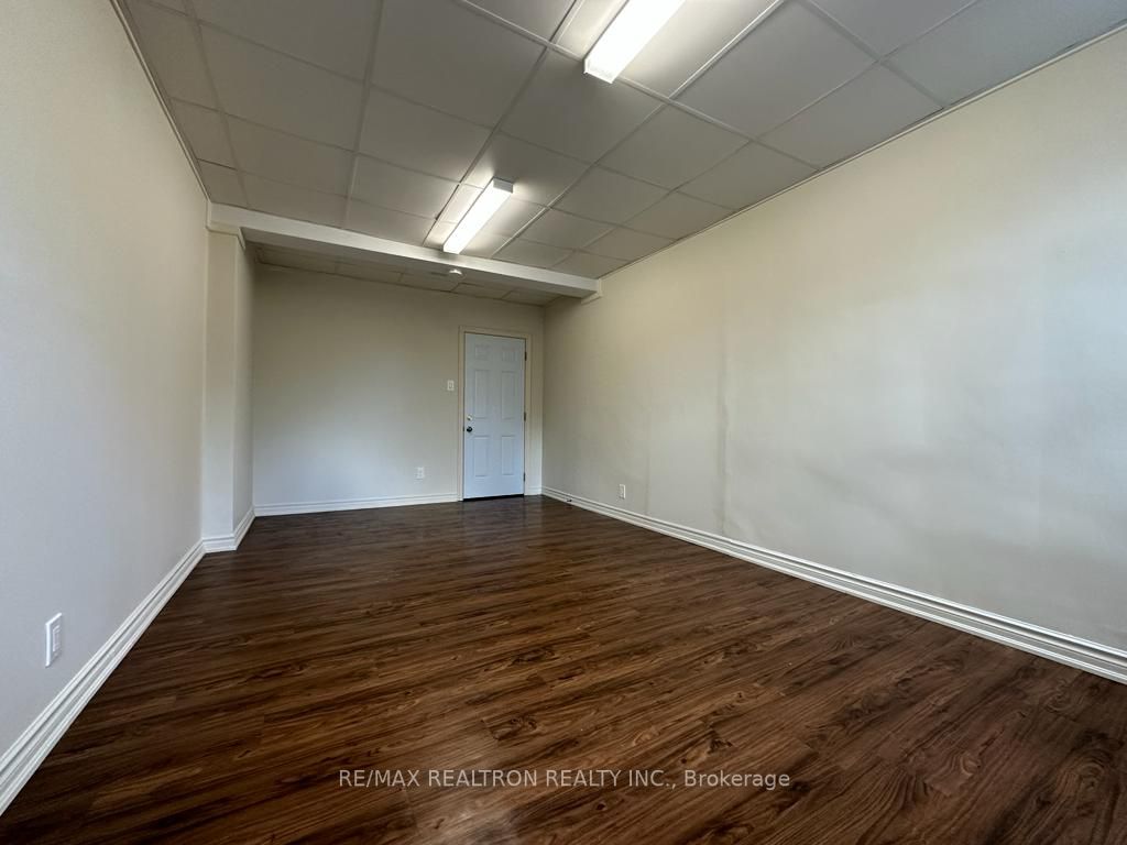 7711 Yonge St, #201B