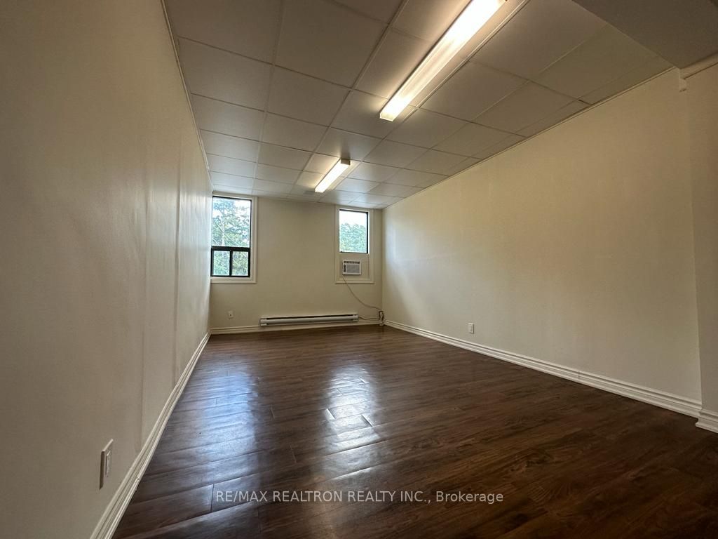 7711 Yonge St, #201B