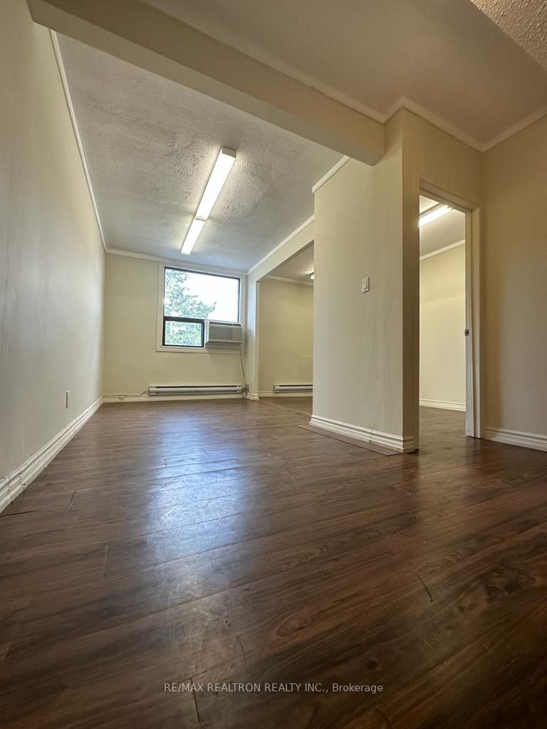 7711 Yonge St, #201C