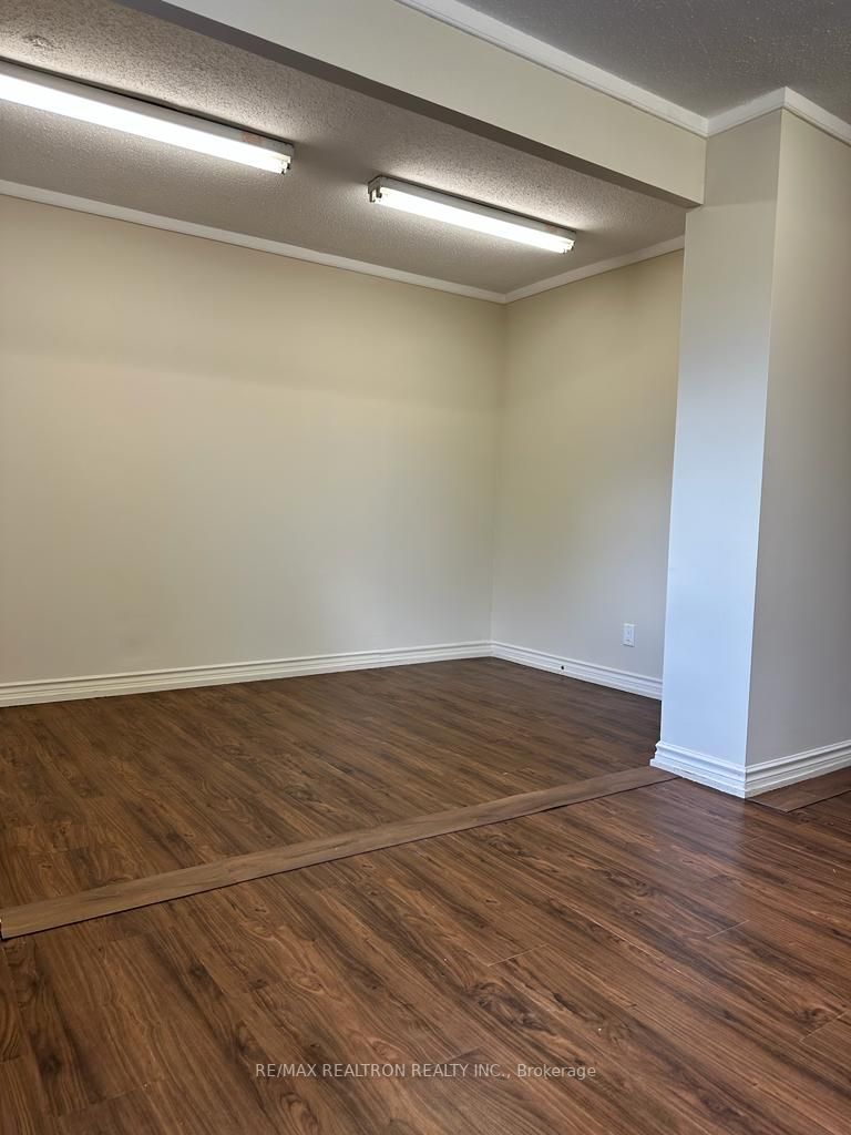 7711 Yonge St, #201C