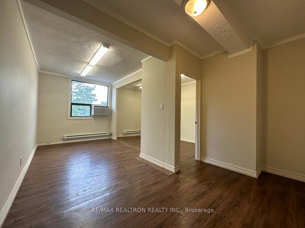 7711 Yonge St, #201C