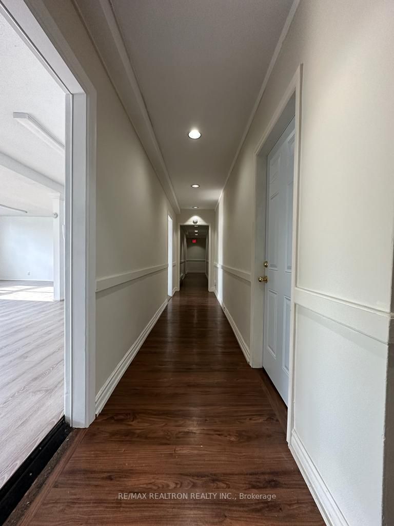 7711 Yonge St, #201C