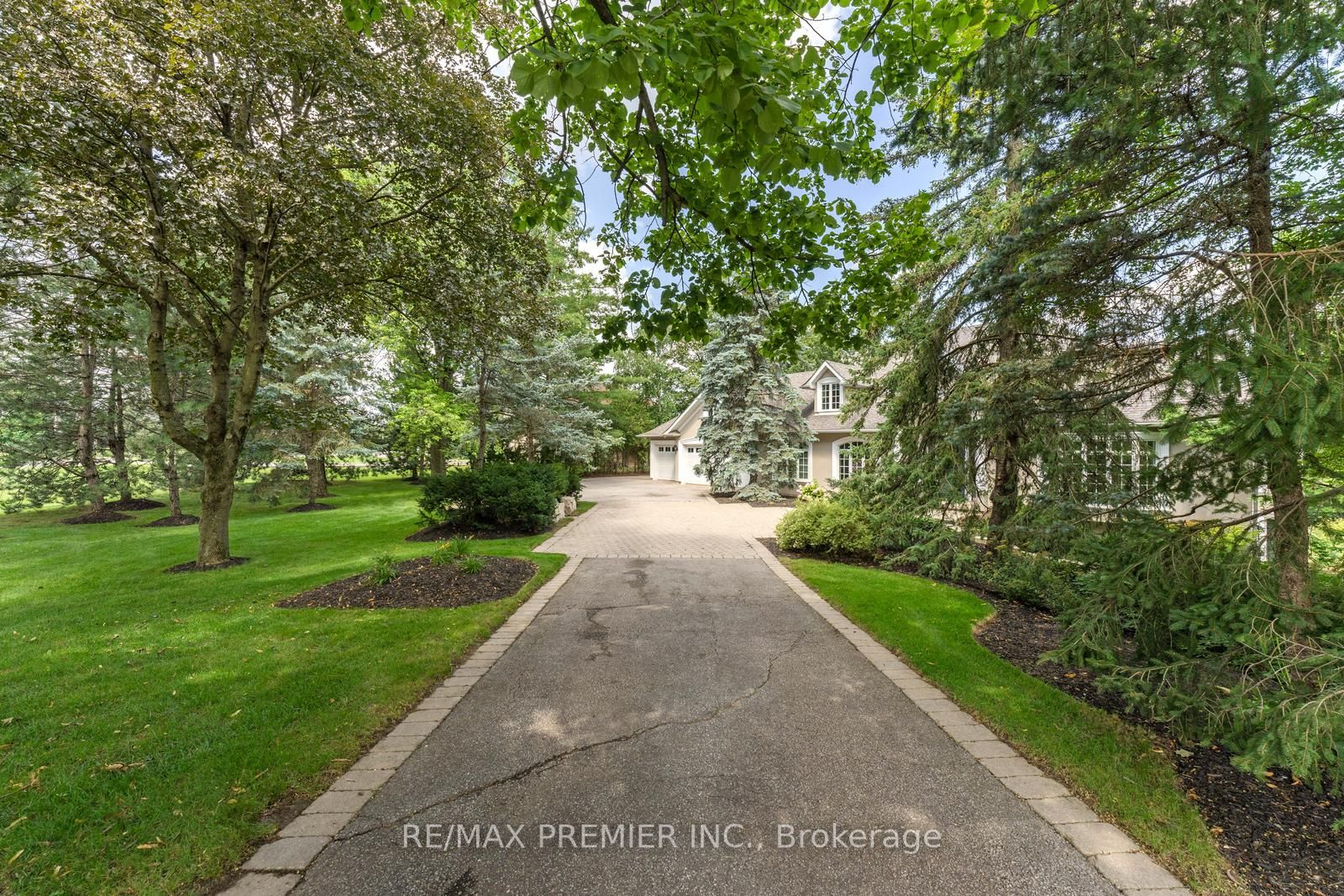90 Klein's Cres