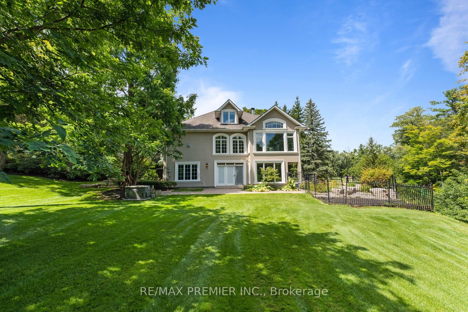 90 Klein's Cres