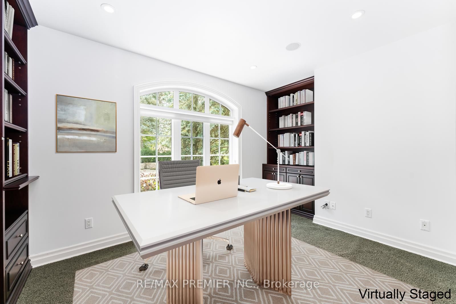 90 Klein's Cres