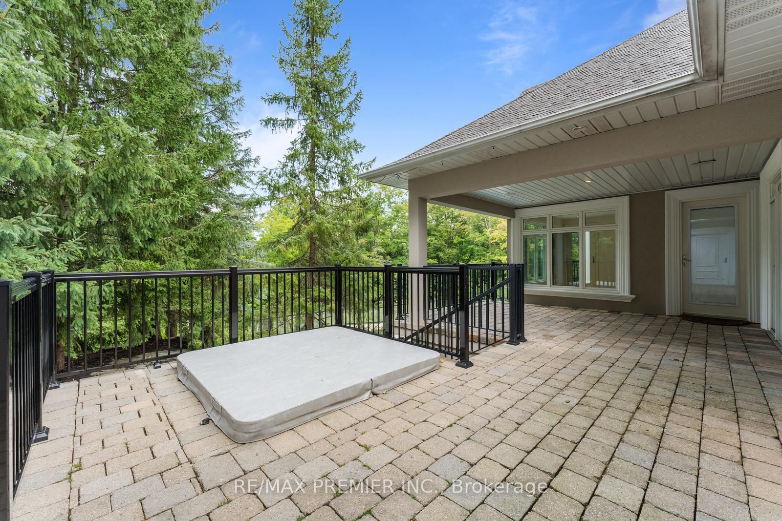90 Klein's Cres