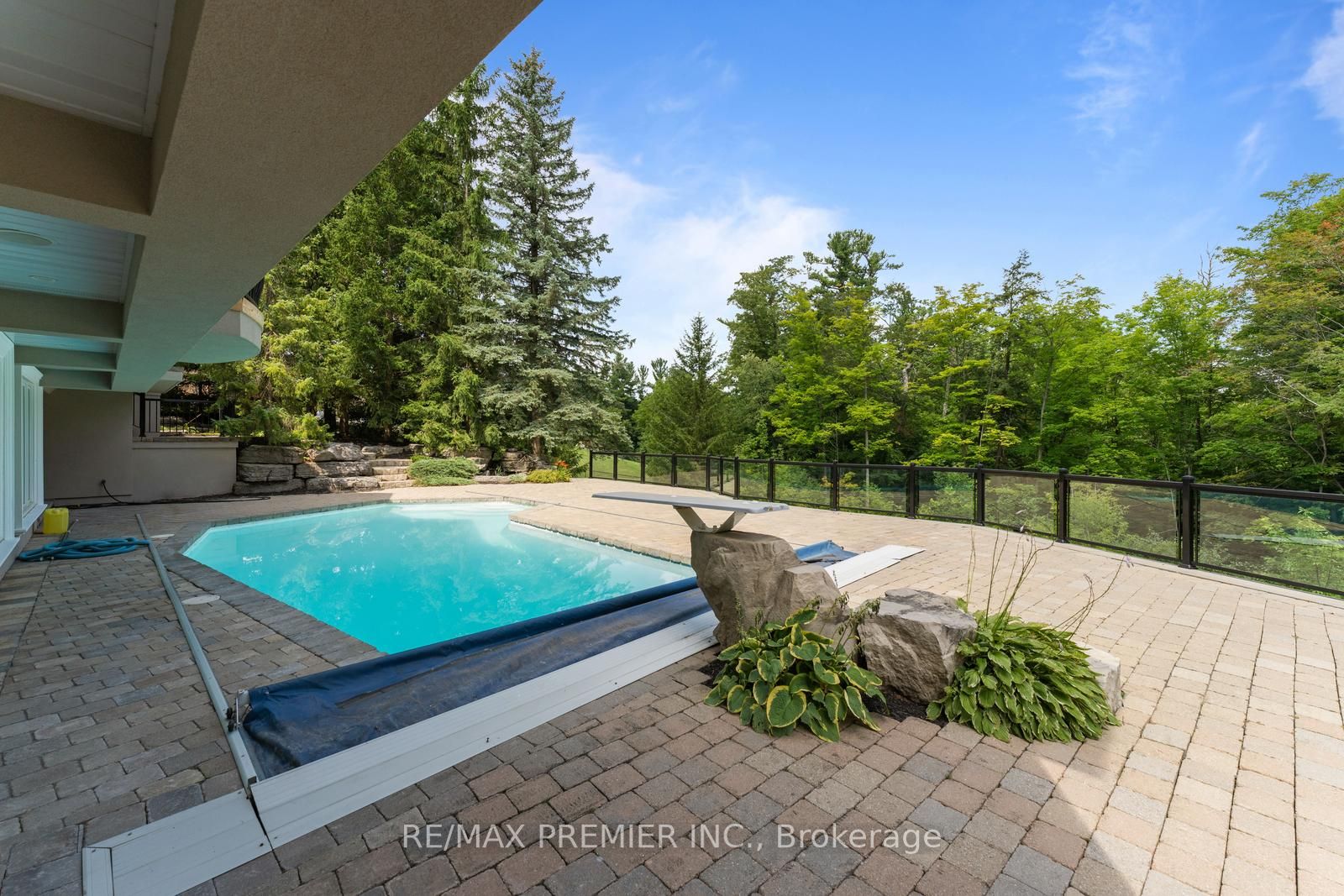 90 Klein's Cres