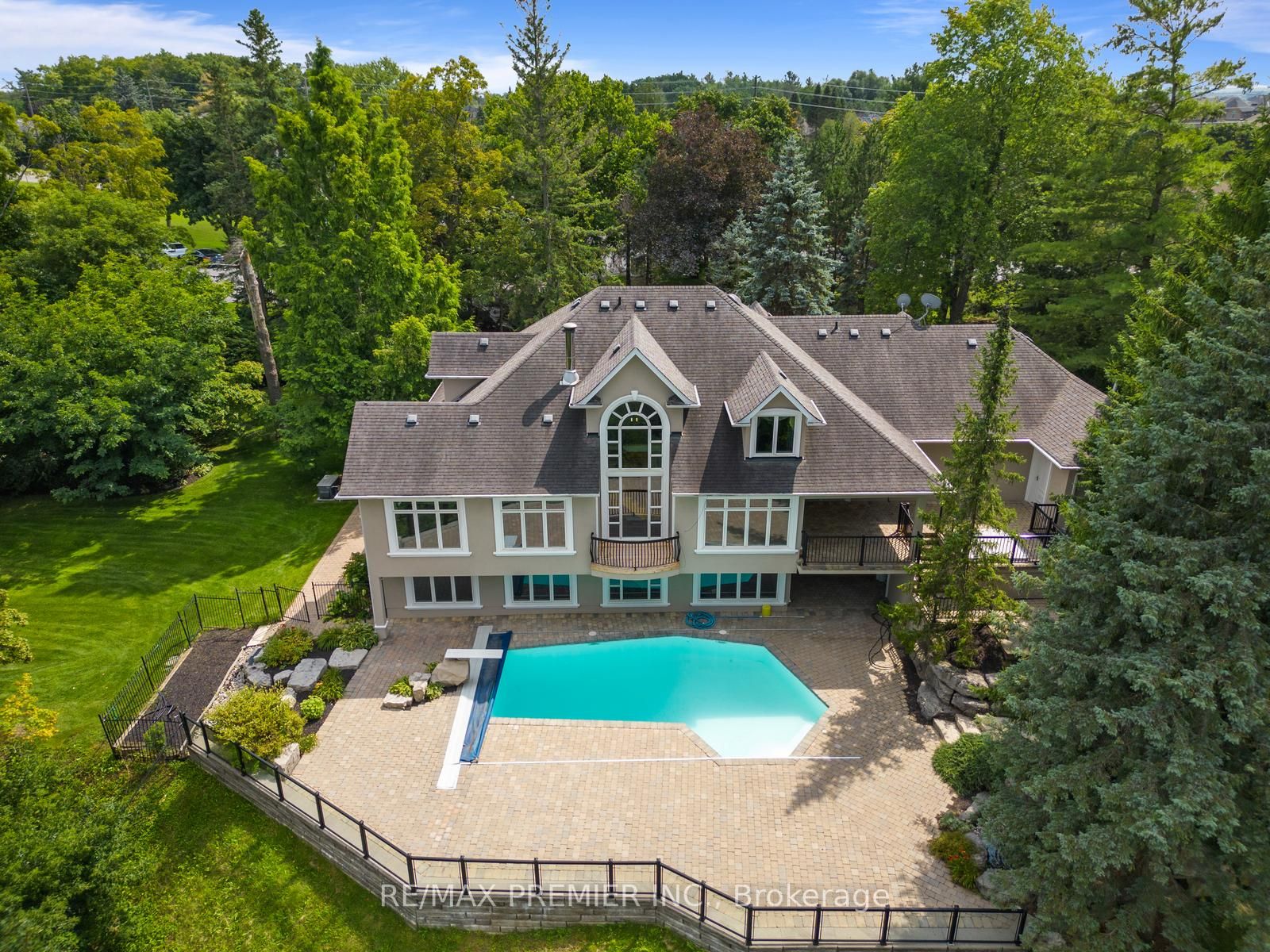 90 Klein's Cres