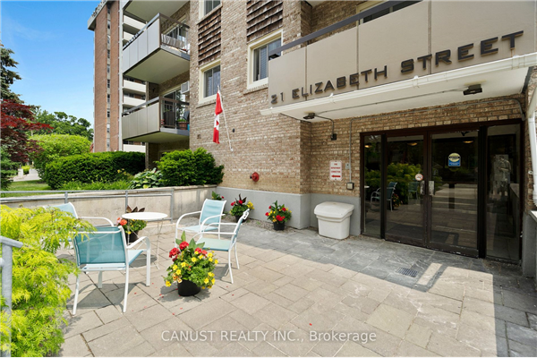 21 Elizabeth St S, Richmond Hill