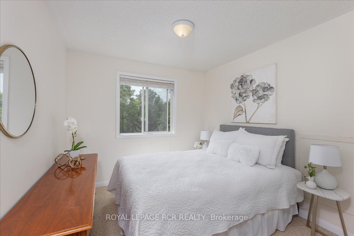 21 Meadow's End Cres