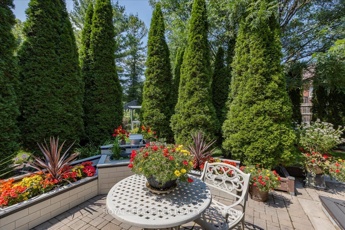 21 Meadow's End Cres