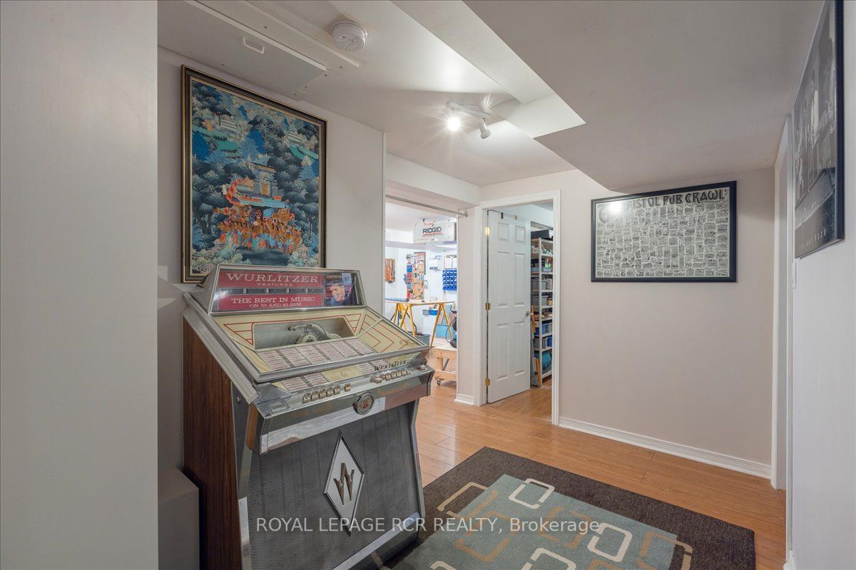 21 Meadow's End Cres