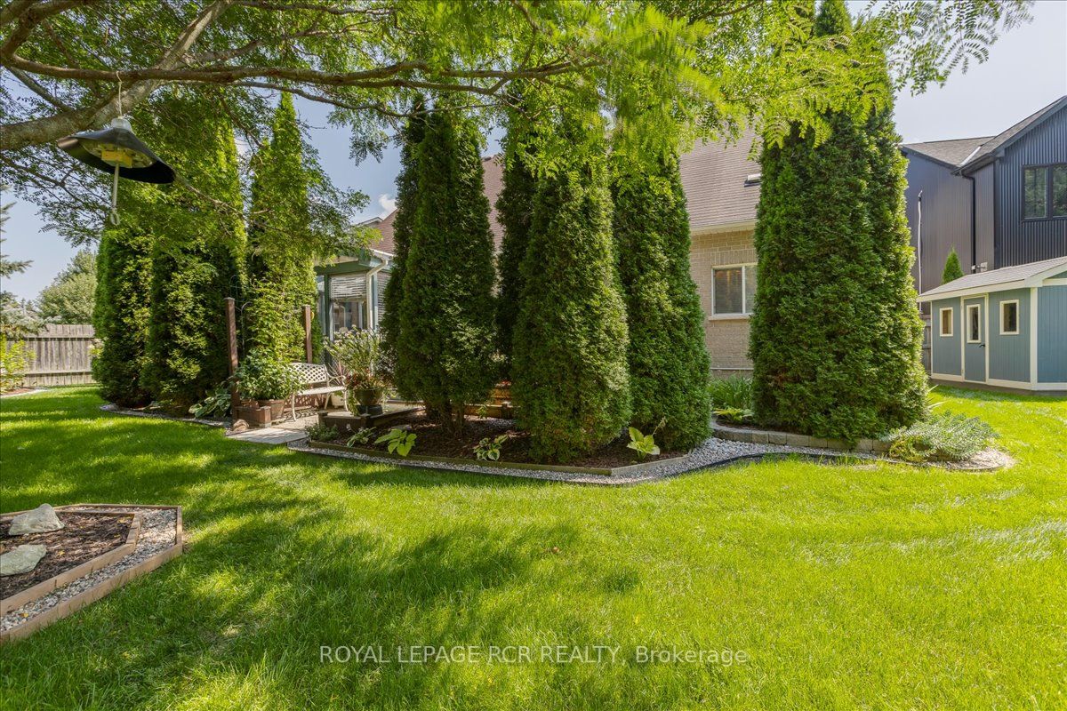 21 Meadow's End Cres