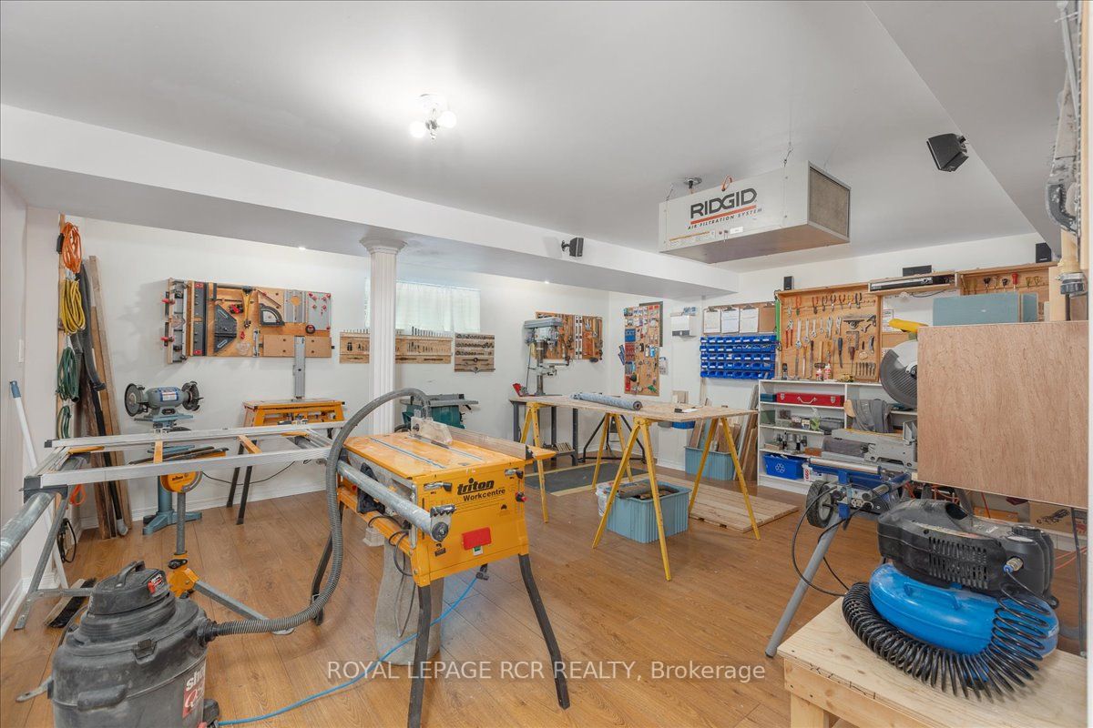 21 Meadow's End Cres