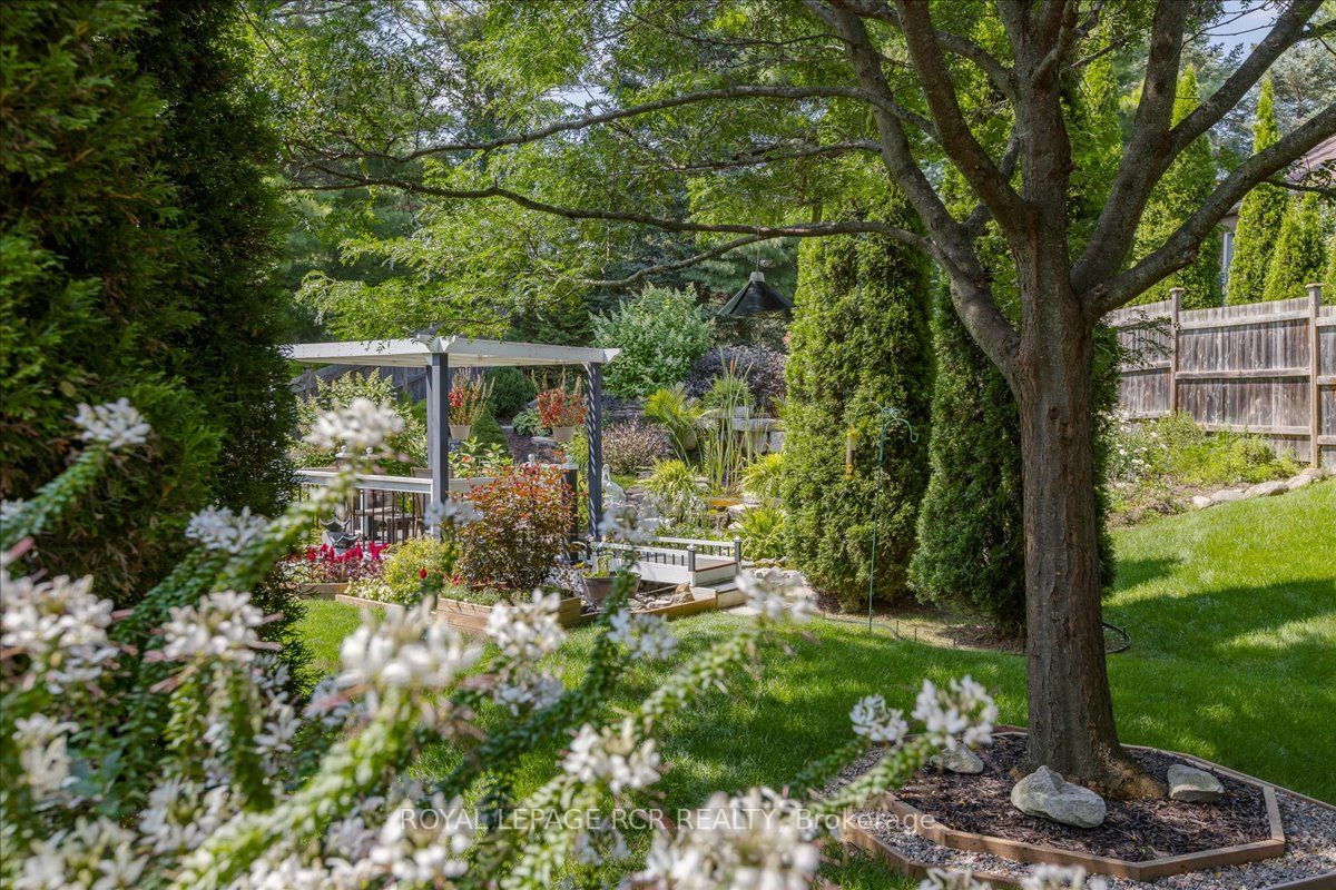 21 Meadow's End Cres