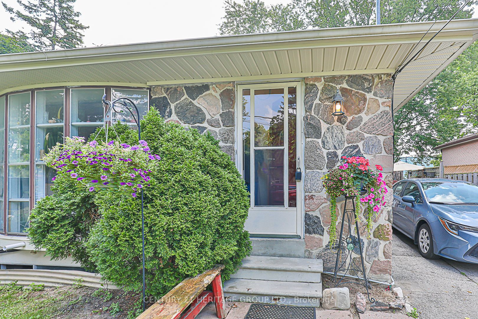 17 Jasper Dr