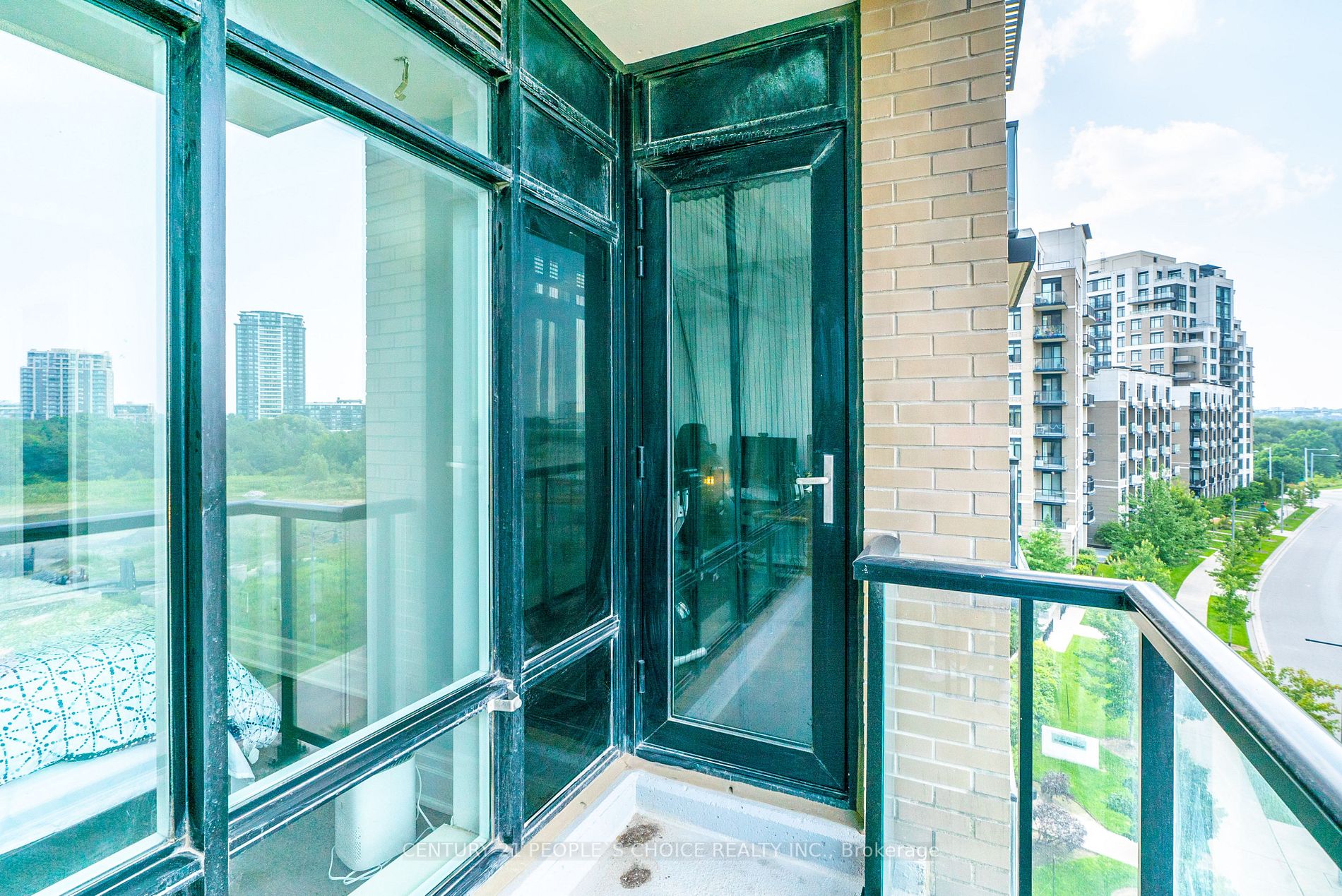 111 Upper Duke Cres, #513