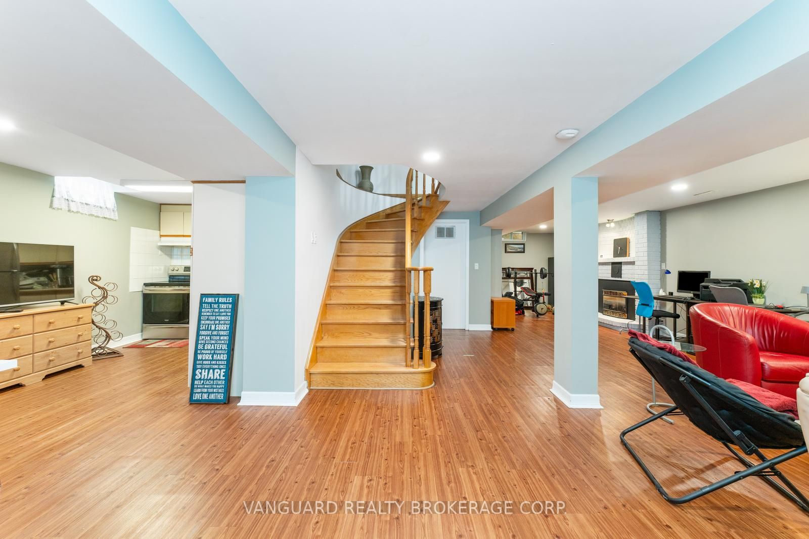 55 Governor Cres