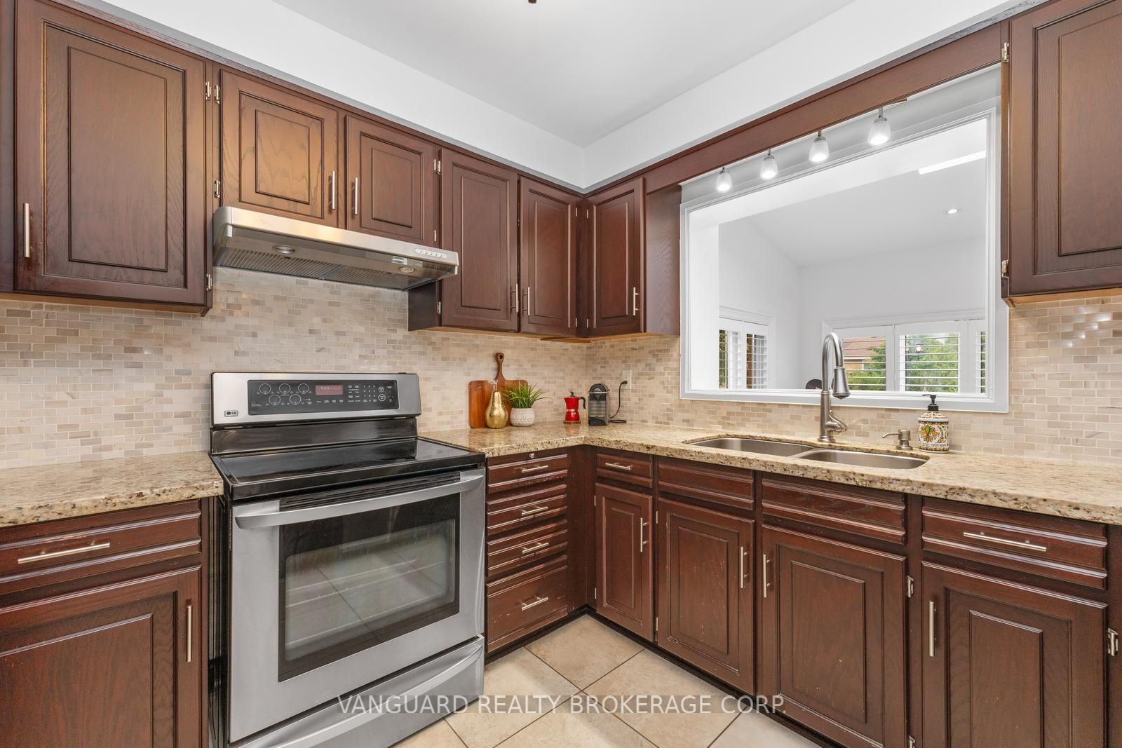 55 Governor Cres
