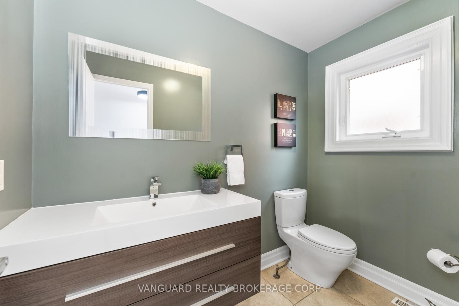 55 Governor Cres