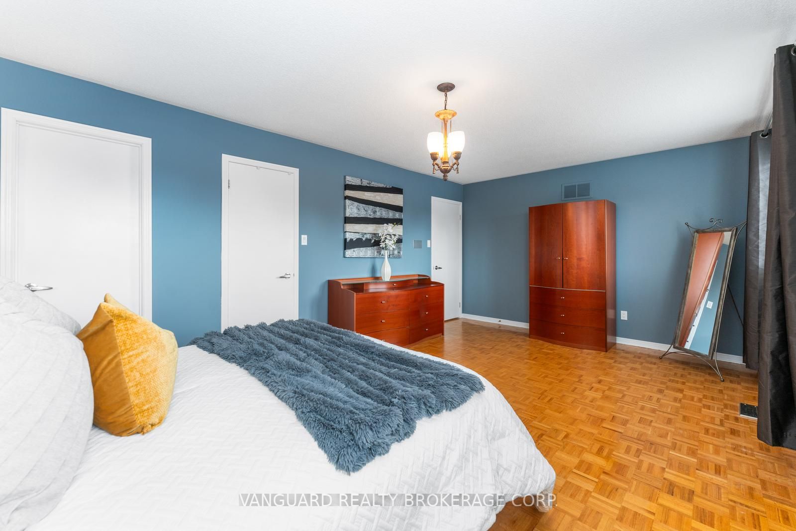55 Governor Cres