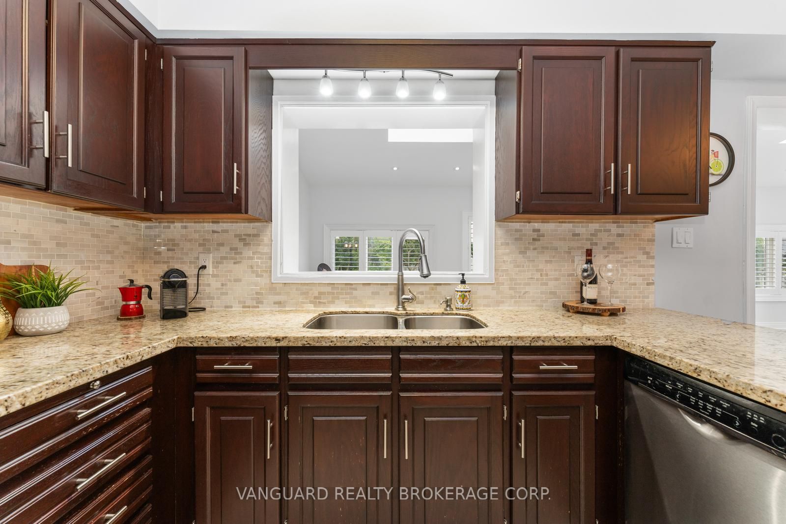55 Governor Cres
