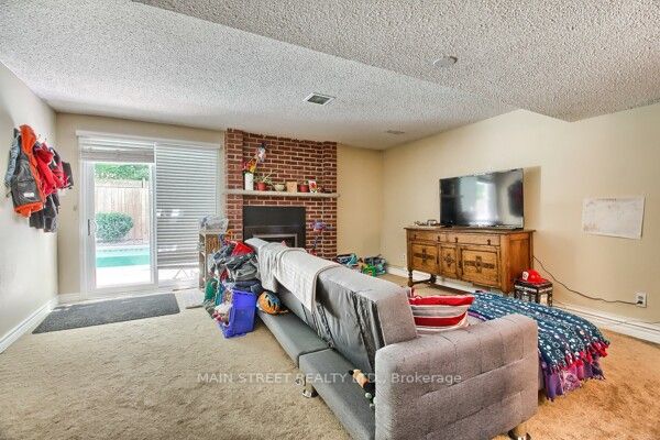 64 Cardinal Cres