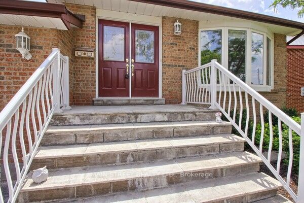 64 Cardinal Cres