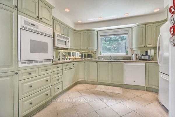 64 Cardinal Cres