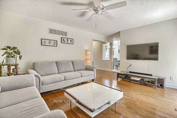 64 Cardinal Cres