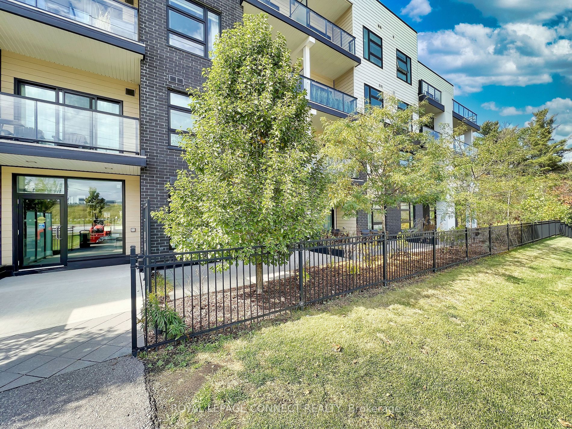 555 William Graham Dr, #Ph #412